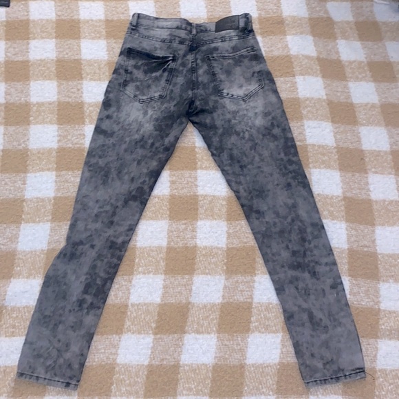 Color is a distressed mixed look with light grey, dark grey mixed together - Picture 2 of 5